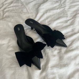 ONLY WORN ONCE Zara Bow Heels Black Size 39 KITTEN HEEL